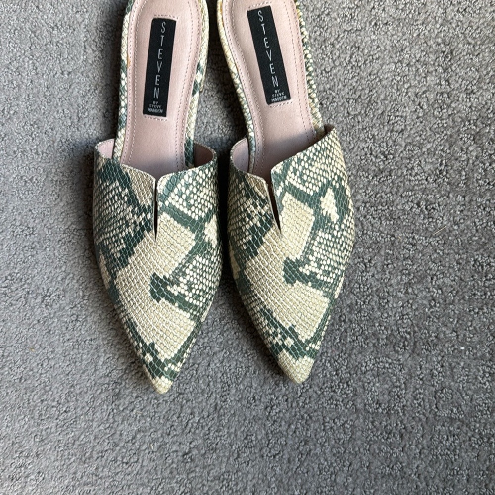 NWOT Women's Snakeskin Mules NEVER WORN